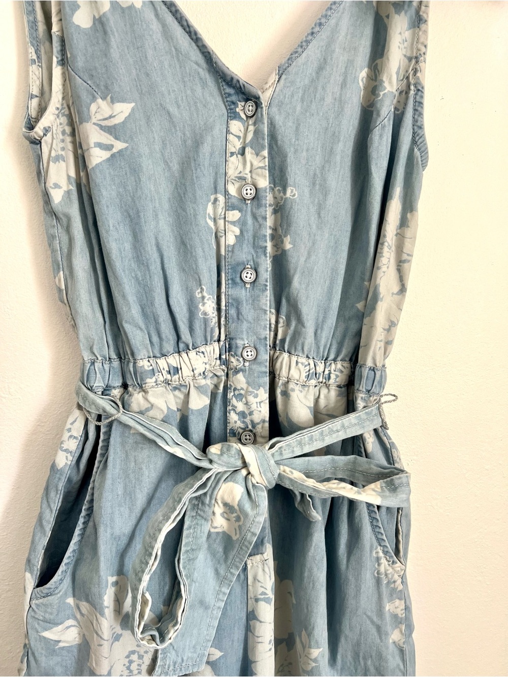 Pilcro Anthropologie Chambray Floral Jumpsuit XS Blue White Tie Waist Cropped - Picture 5 of 8